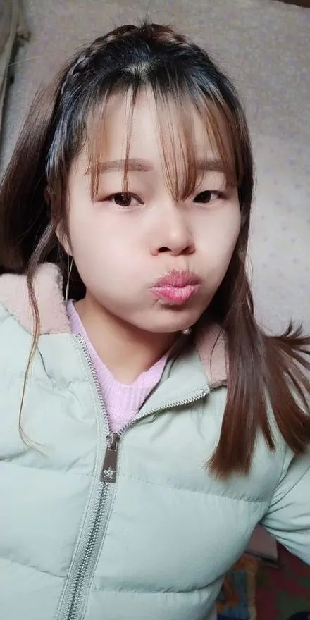 妈妈穿薄荷绿羽绒服的自拍