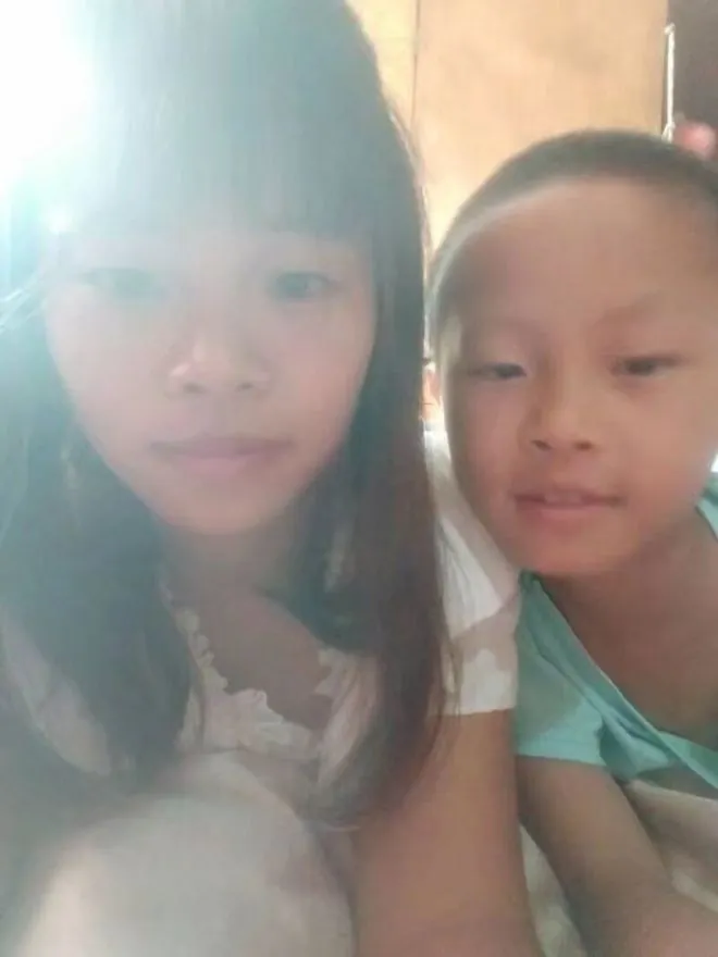 妈妈和儿子小时候的合影